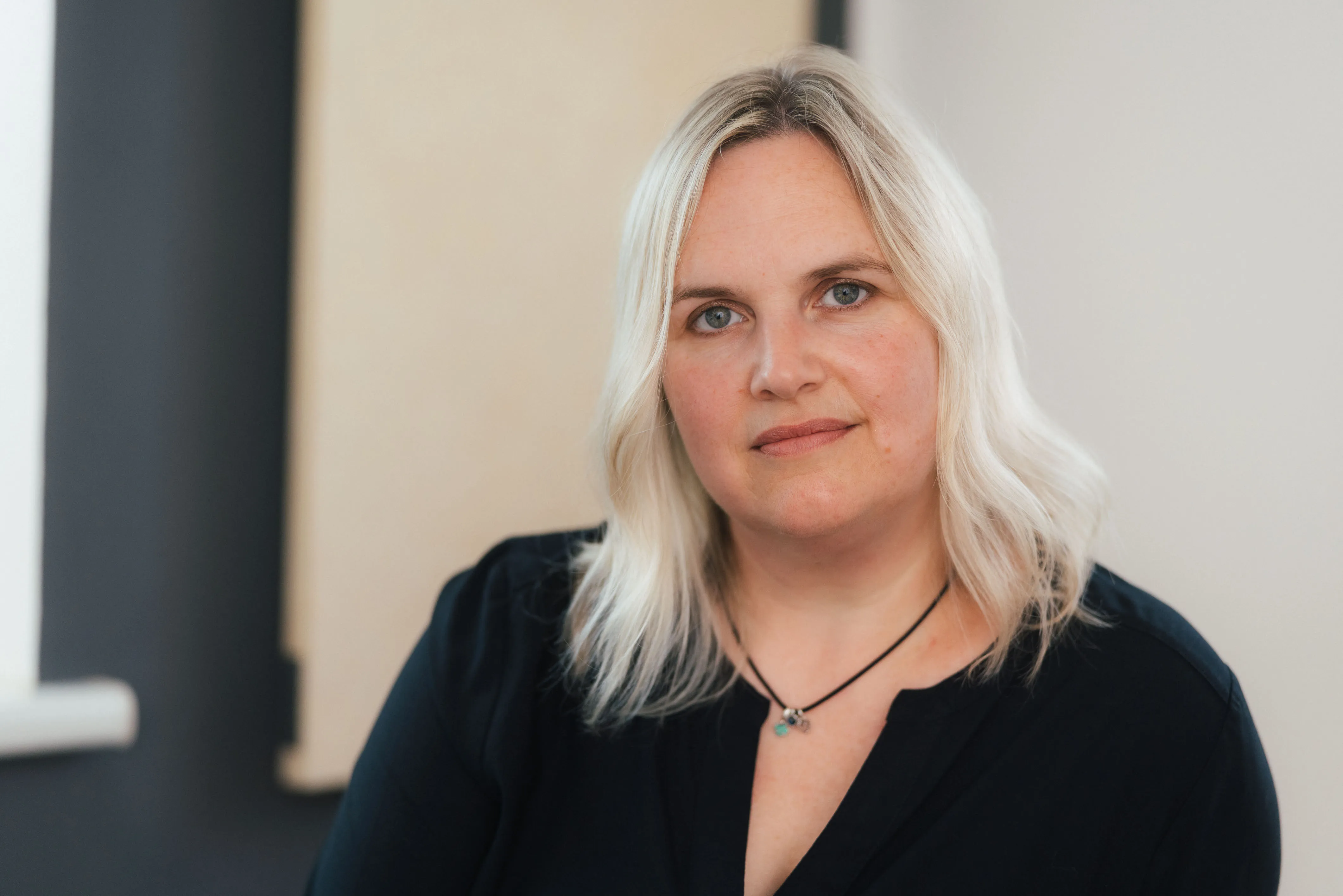 Porträt von Nicole Rodammer mit ruhigem, direktem Blick